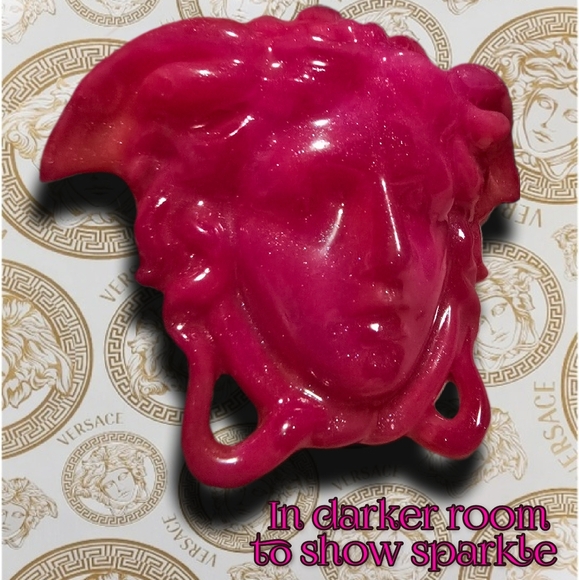 🆕️La Medusa Hot Pink Bag Charm / Keychain with Heart Charm & Pink Tassle - Picture 14 of 16